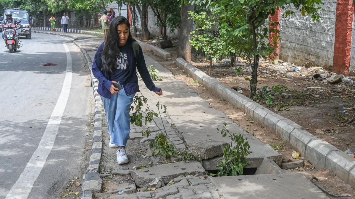 DEMARCATED FOOT PATHS A FUNDAMENTAL RIGHT . 