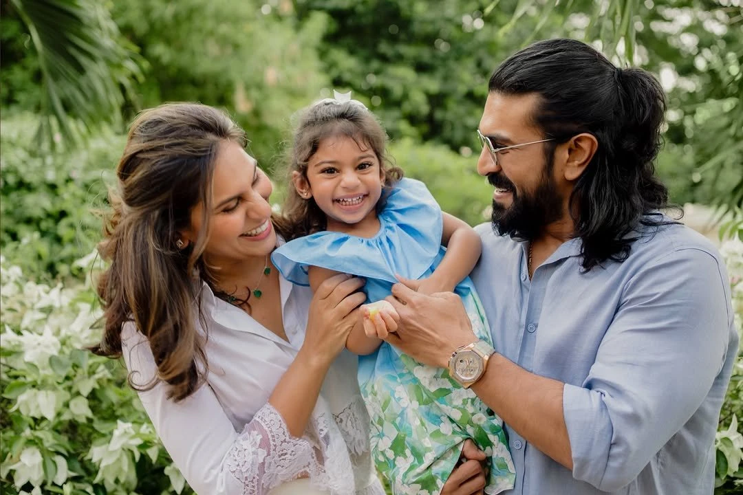 KLIN KARA KONIDELA FACE REVEALED 