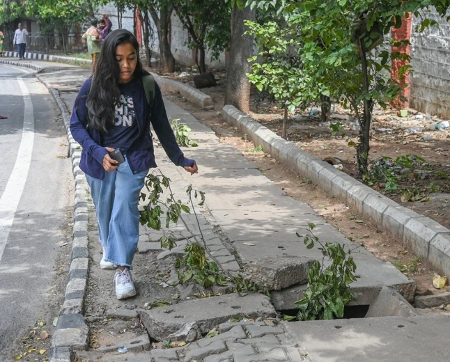 DEMARCATED FOOT PATHS A FUNDAMENTAL RIGHT . 