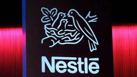 NESTLE WILL REMOVE ARTIFICIAL COLOR FOODS AT THE END OF THE YEAR. 
