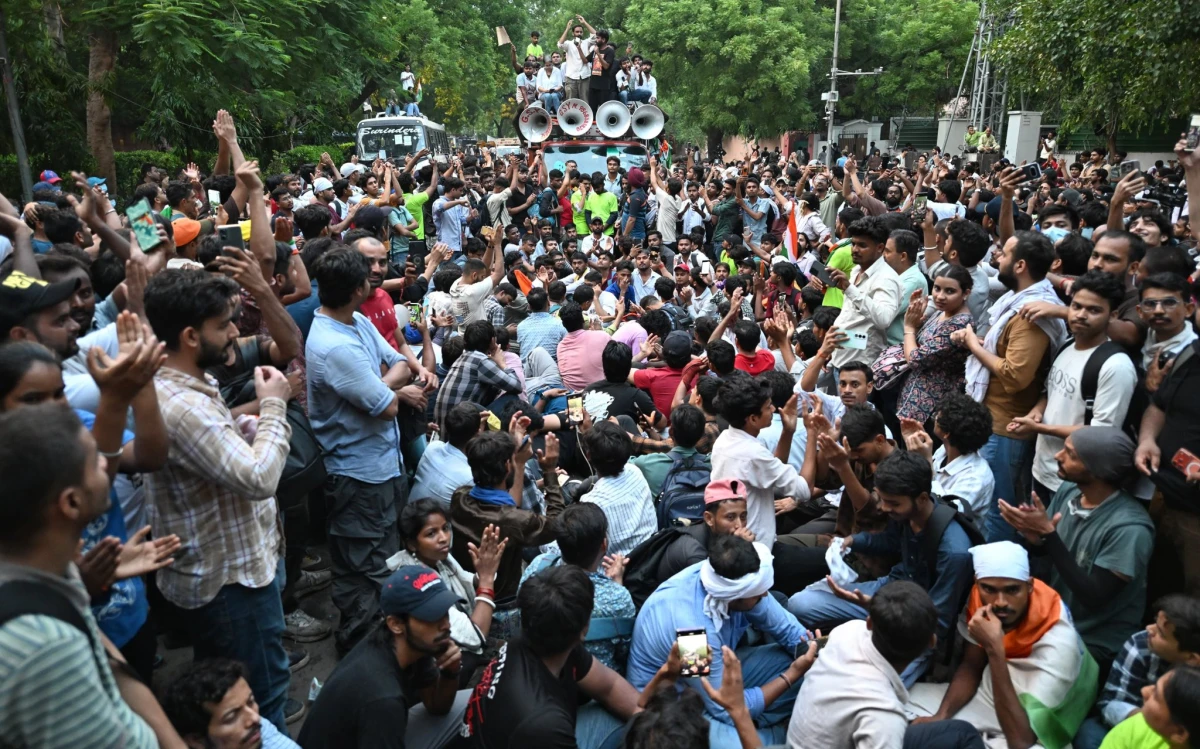 This was the big clash between Cockroach Janta Party (CJP) protesters and Delhi Police.