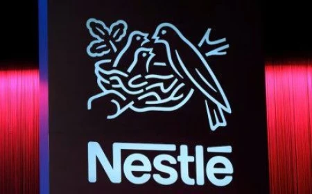 NESTLE WILL REMOVE ARTIFICIAL COLOR FOODS AT THE END OF THE YEAR. 