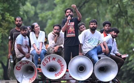 This was the big clash between Cockroach Janta Party (CJP) protesters and Delhi Police.